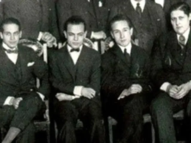 Los locos de la azotea: la noche en que cuatro amigos transmitieron Parsifal por radio en Buenos Aires
